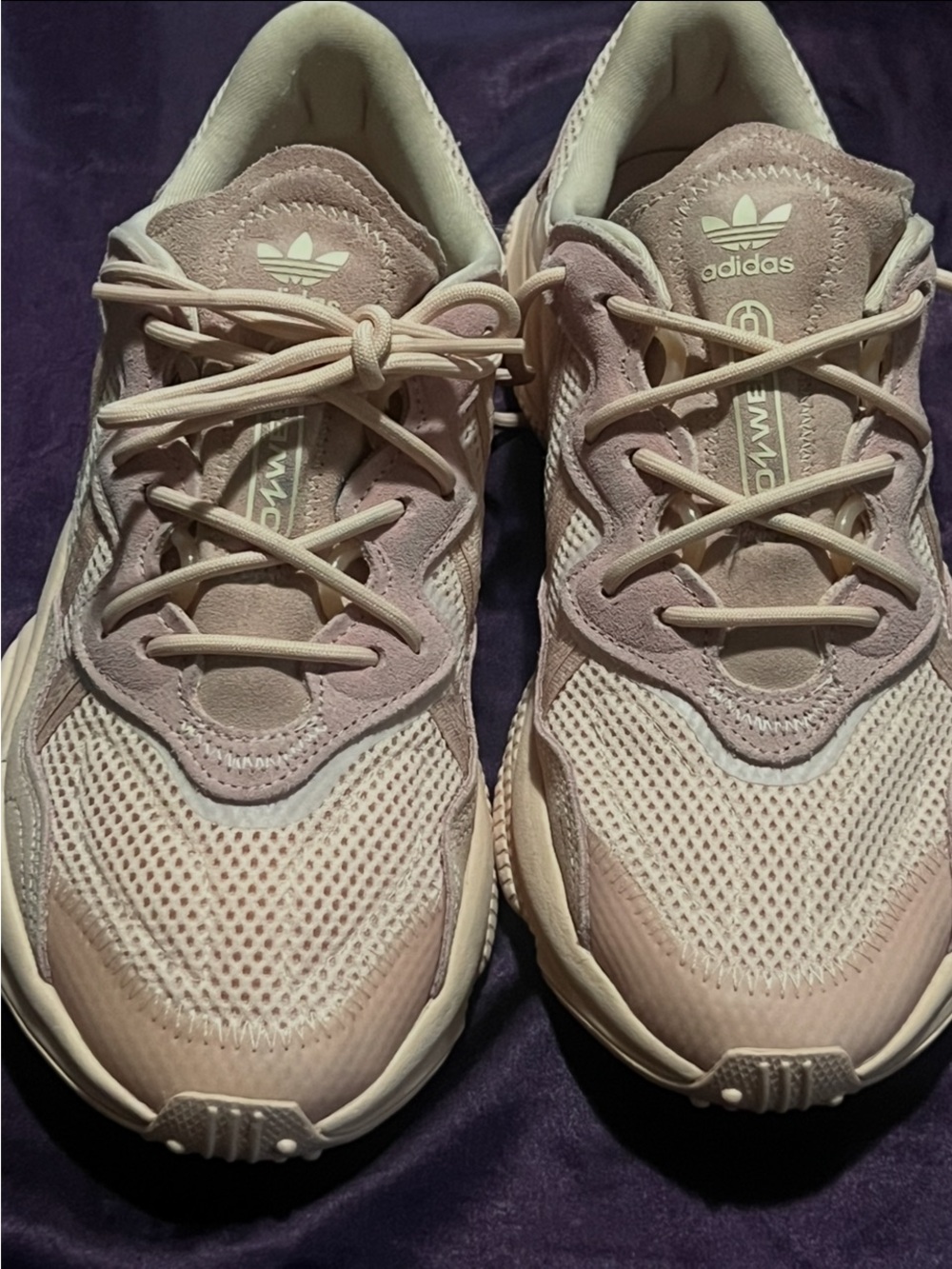 Hey Adidas n Pink Lovers Check Out These Women's Ozweego Blush Pink Sz 10’s.